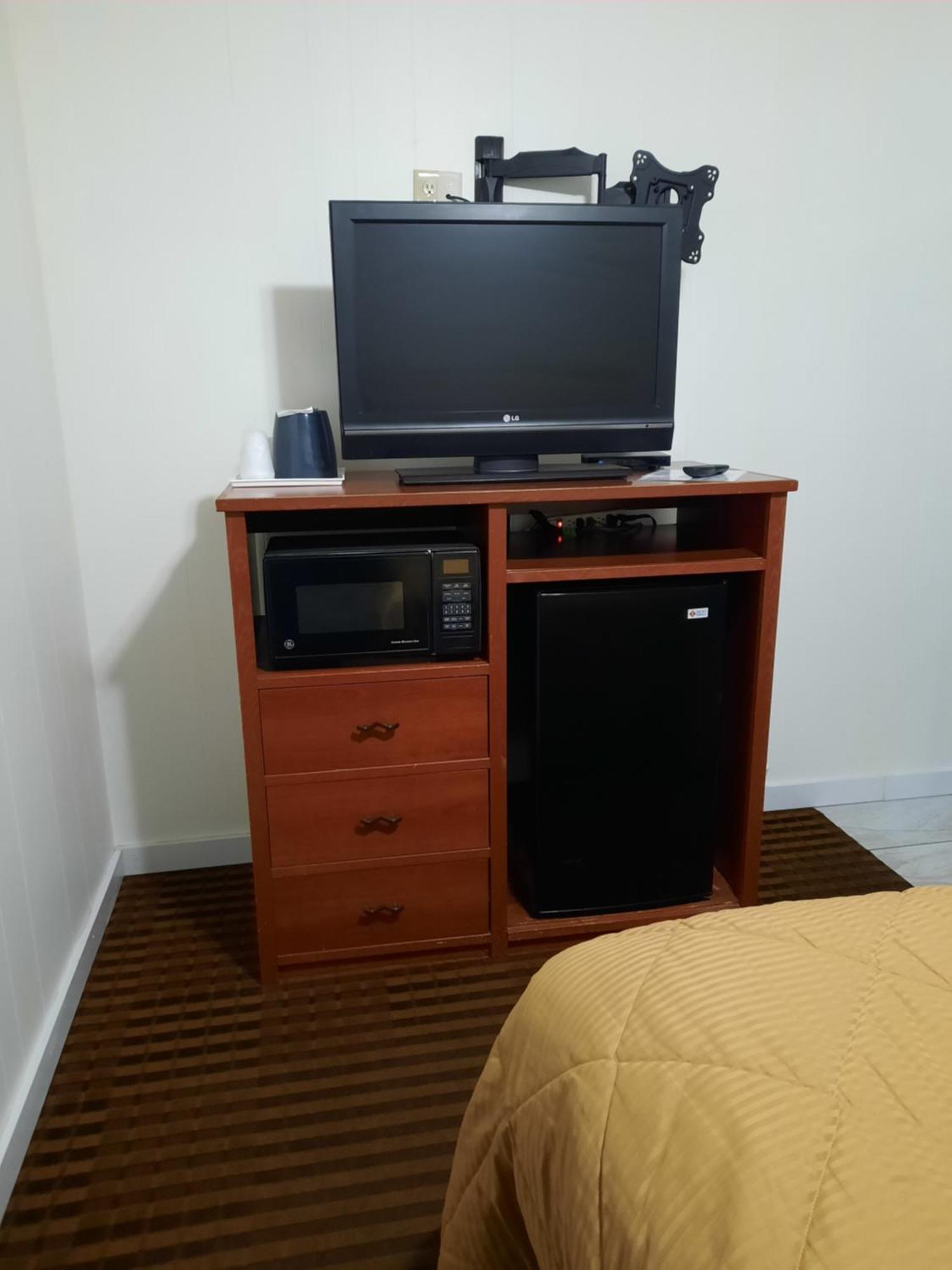 Motel Reedsburg Room photo