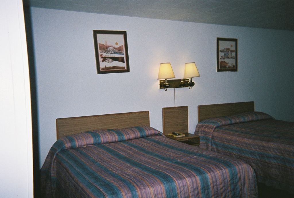 Motel Reedsburg Room photo